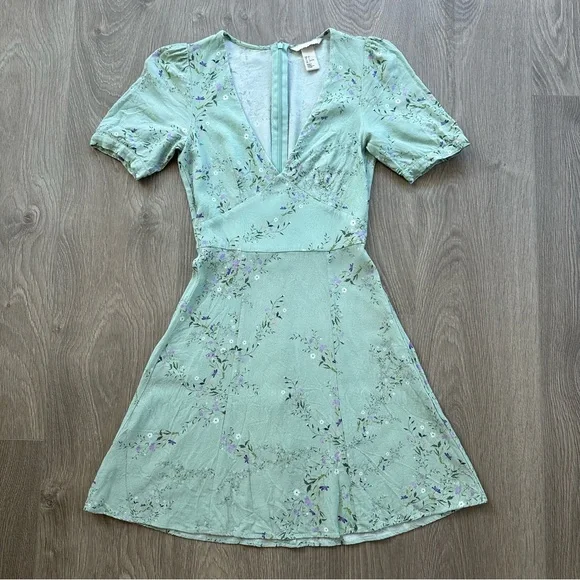 Dresses | Mint Green Floral Deep Vneck Mini Dress With Cap Sleeve Keyhole  Details | Poshmark